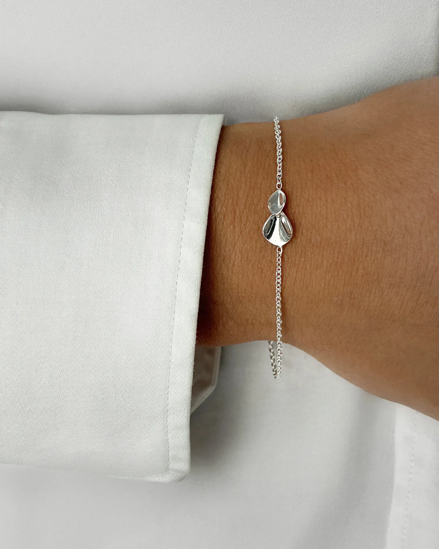 Drakenberg Sjölin Hortensia drop bracelet 02 HIA B1XS181 S hos Jarl Sadin