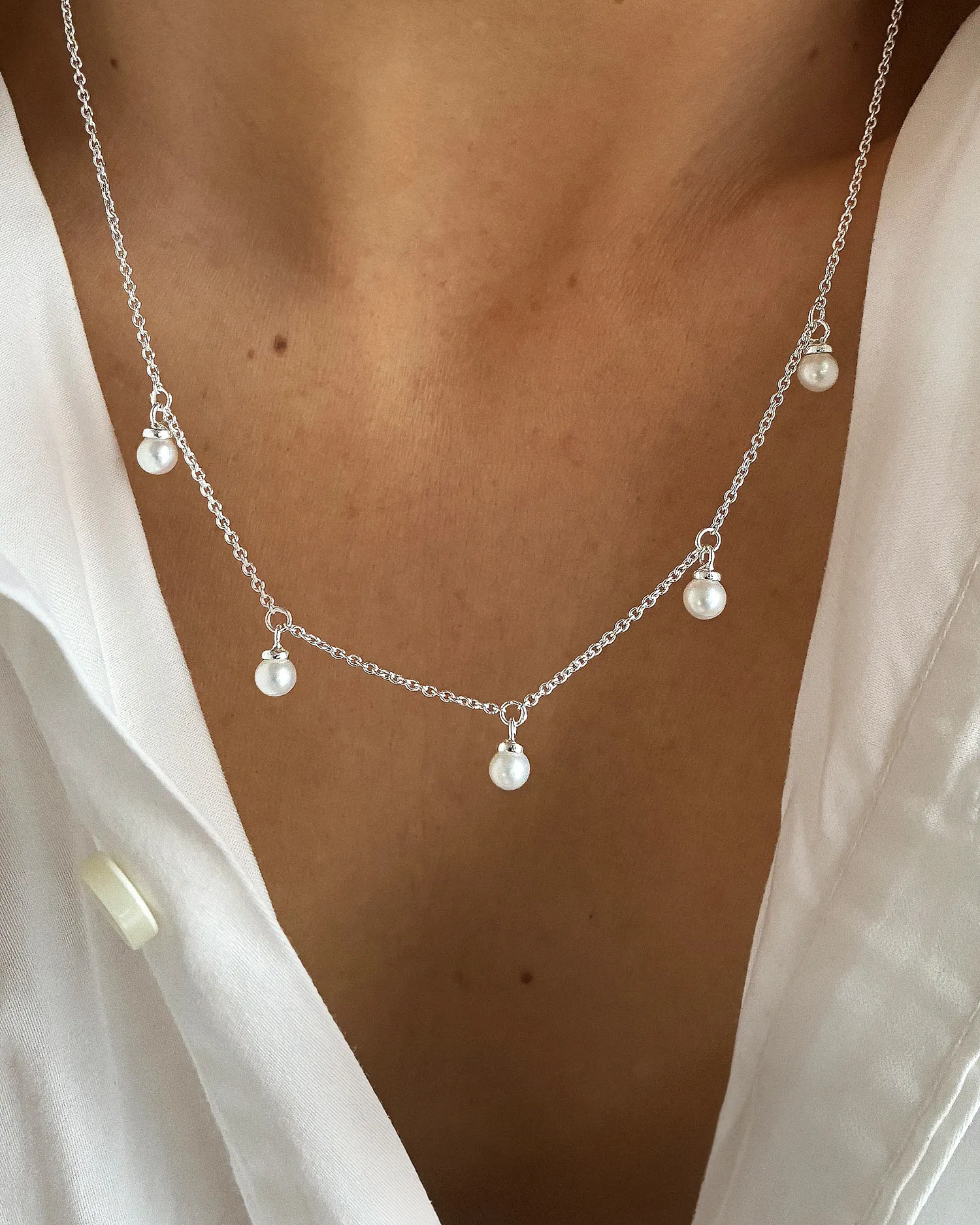Drakenberg Sjölin Petite Pearl single full necklace 02 PPL N22S501 S hos Jarl Sadin