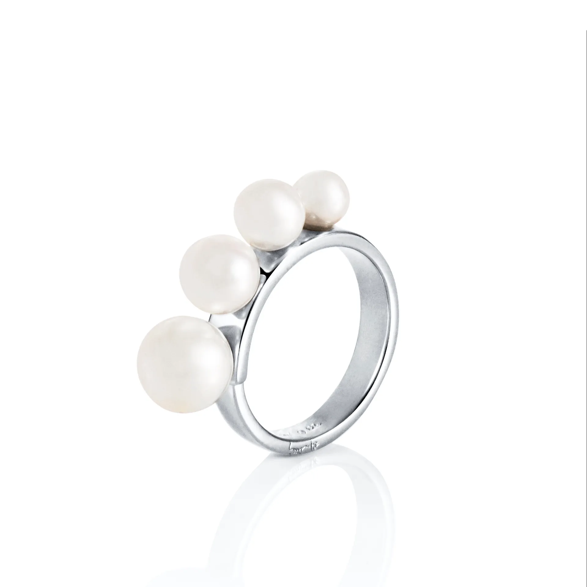 Efva Attling Strings Of Pearls Ring 13 100 02402 v1 hos Jarl Sandin