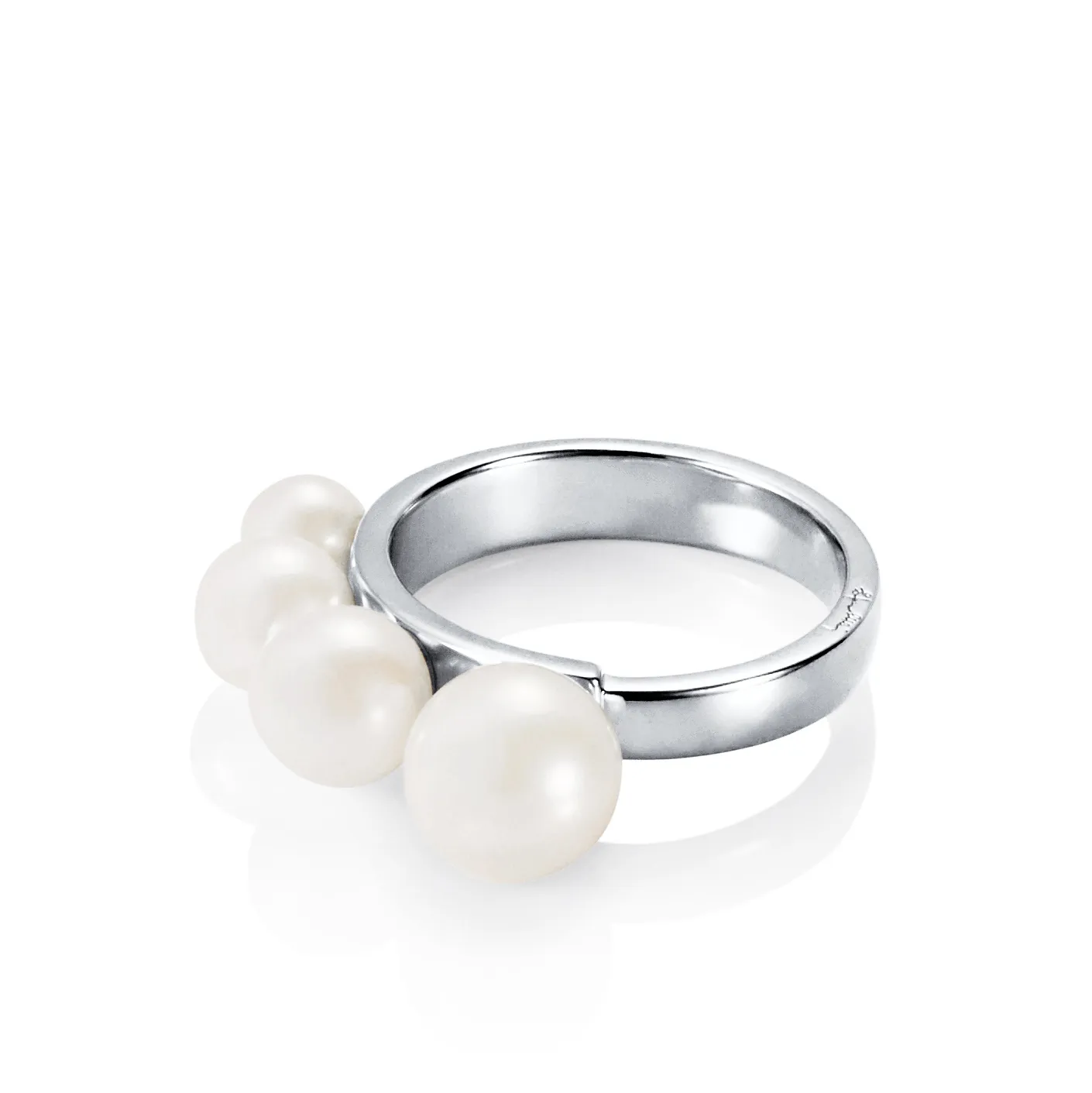 Efva Attling Strings Of Pearls Ring 13 100 02402 v2 hos Jarl Sandin