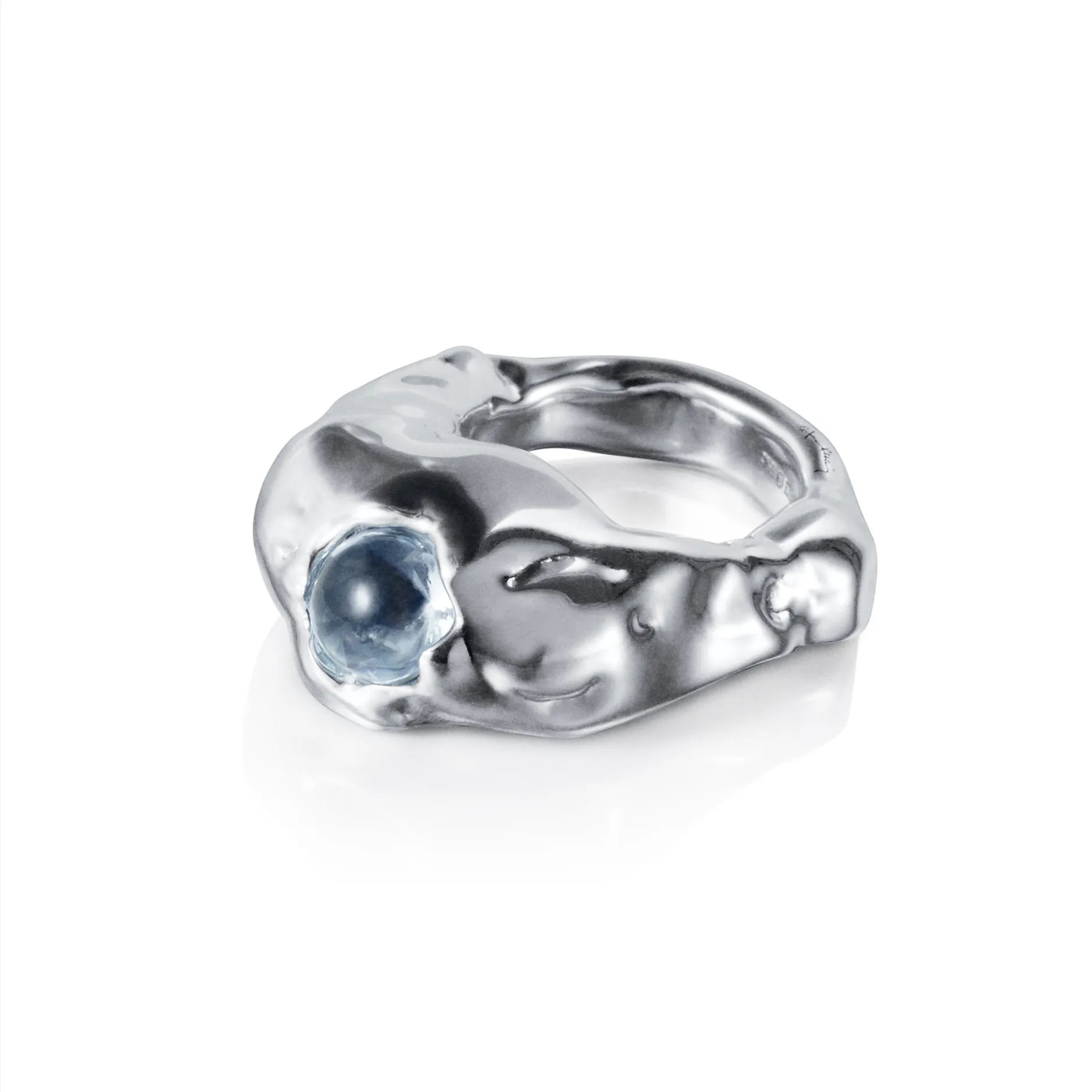 Efva Attling Vulcano Ring   Topaz 13 100 02407 v2 hos Jarl Sandin