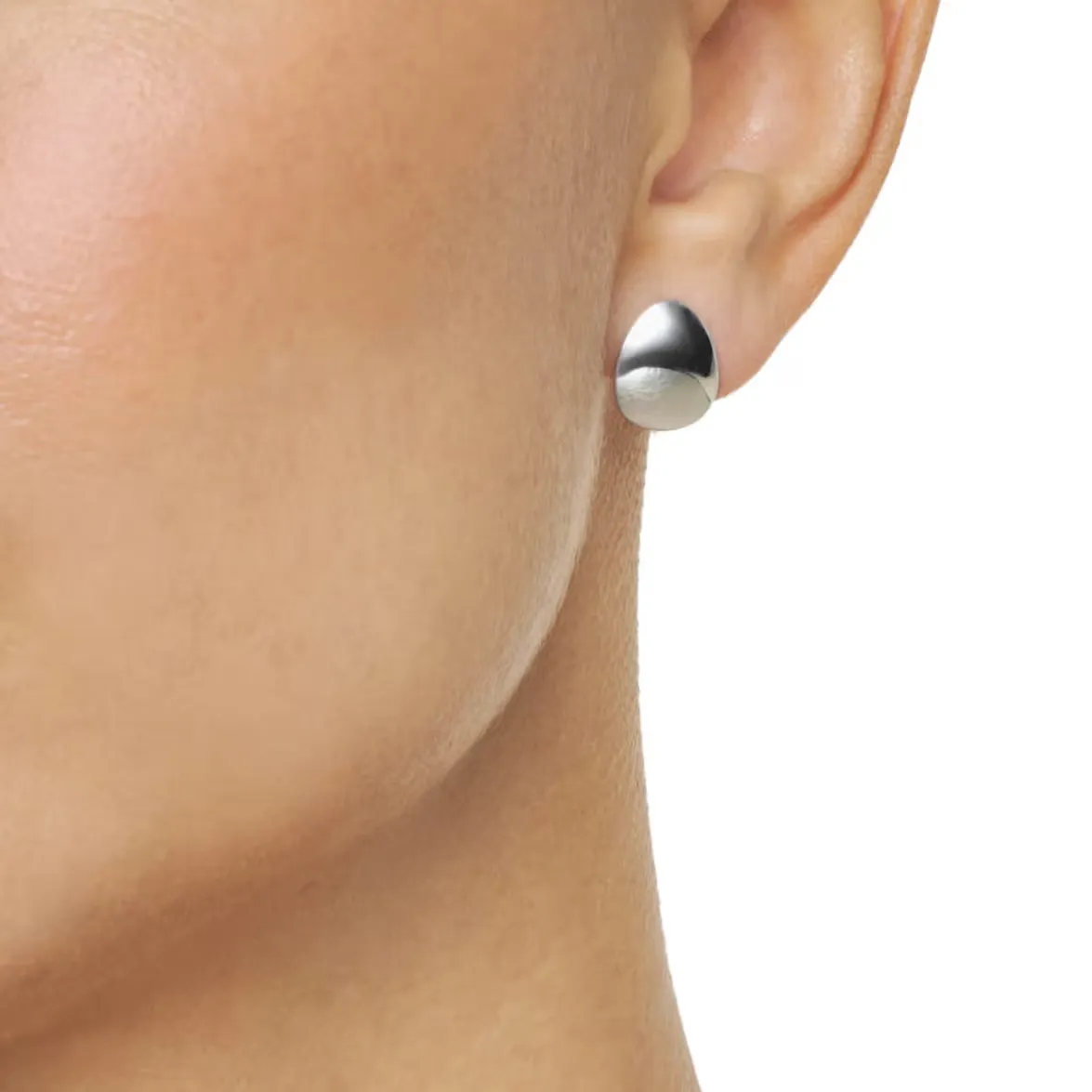 Efva Attling mini rose petal ear silver efva attling 12 100 02367 2 (1) kopiera hos Jarl Sandin