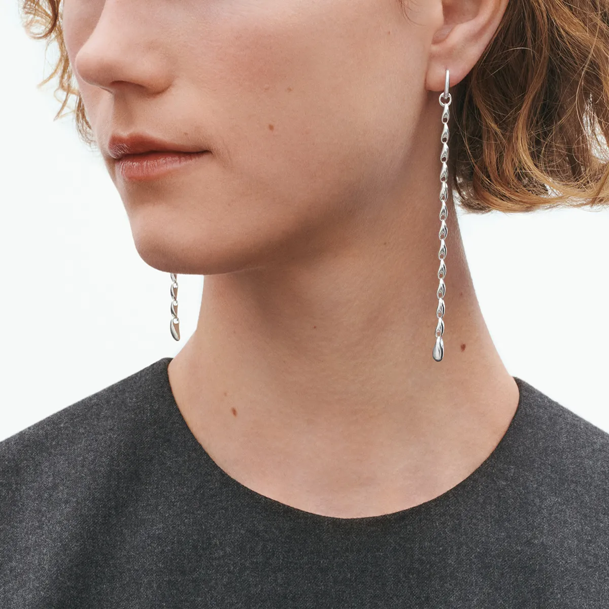 Georg Jensen 20001951 AW25 ECOM ON MODEL REFLECT EARRING Close ups hos Jarl Sandin