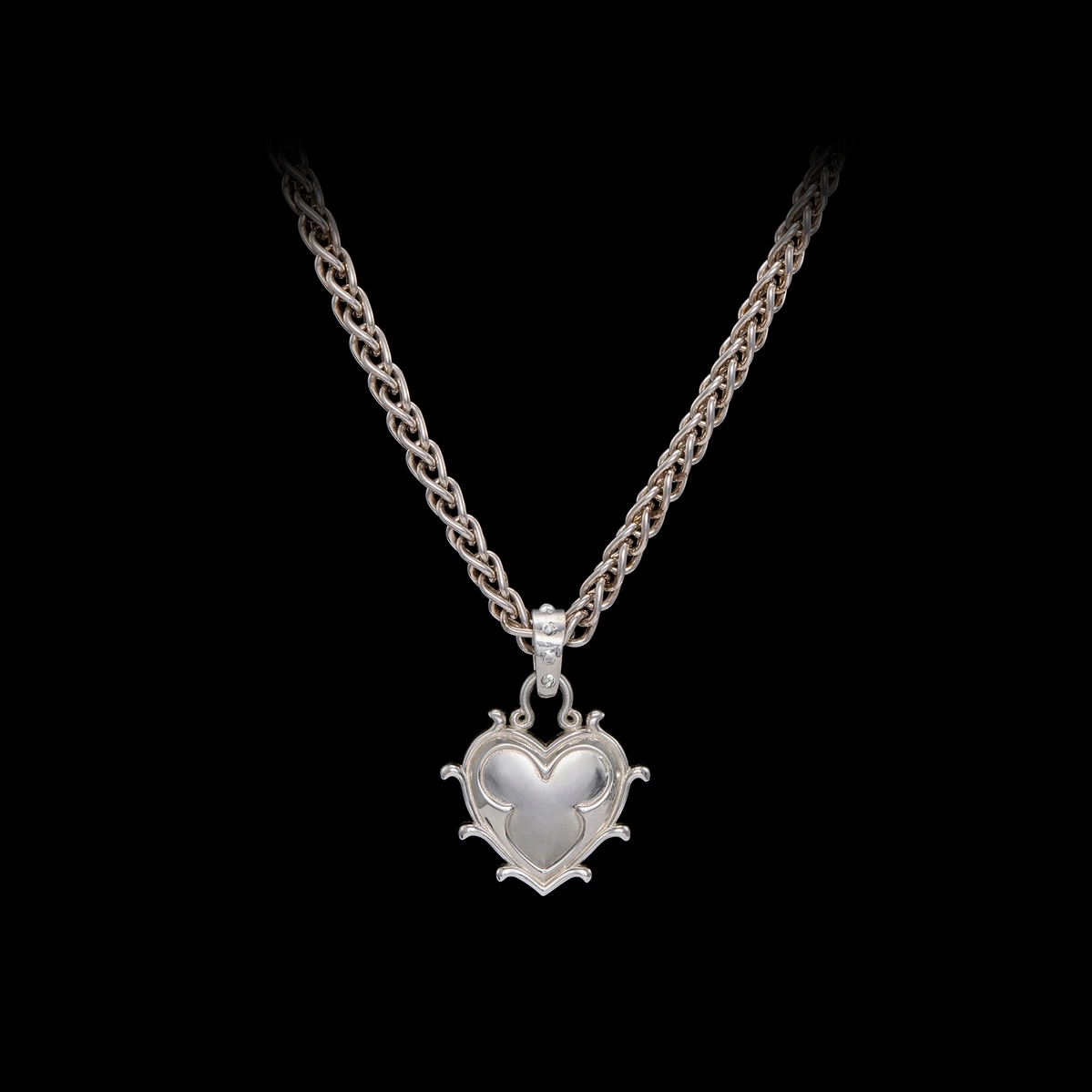 Maria Nilsdotter Maria Nilsdotter GT 12 NEB 00 OS eternal heart necklace sil detail 0x1500 hos Jarl Sandin hos Jarl Sandin