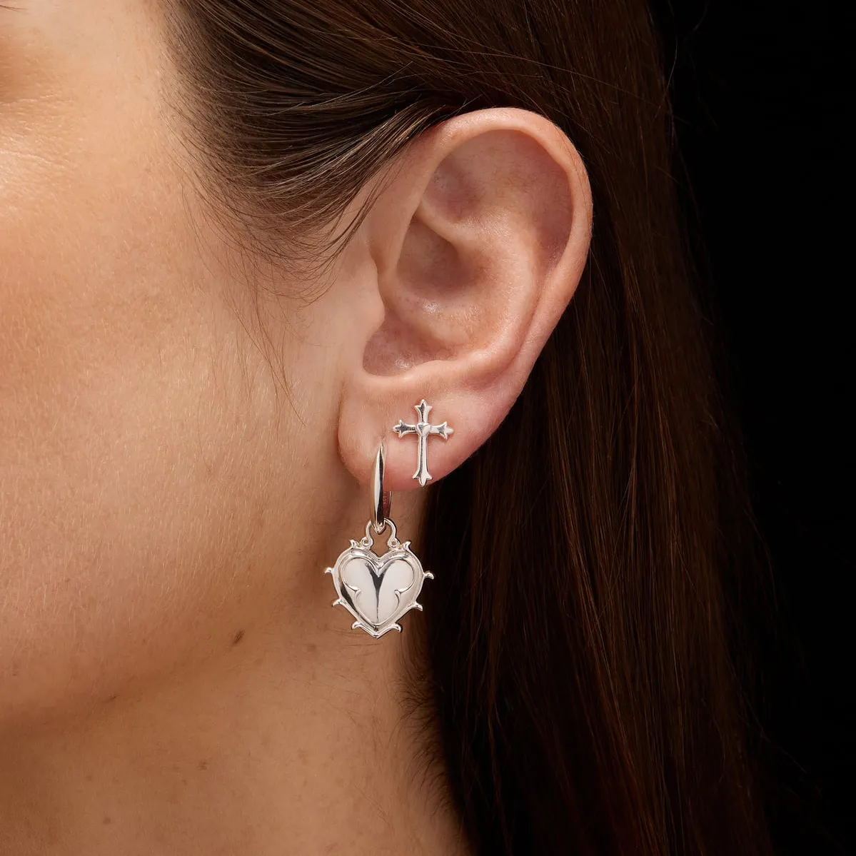Maria Nilsdotter Maria Nilsdotter GT 13 EAB 00 OS eternal heart hoop earring sil model 0x1500 hos Jarl Sandin hos Jarl Sandin