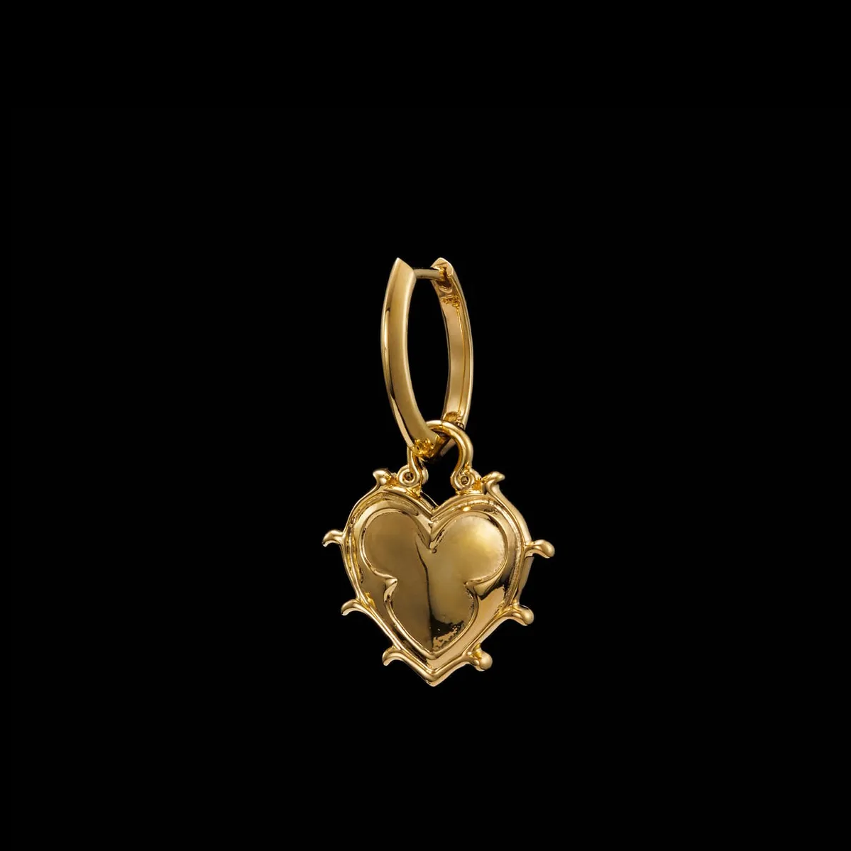 Maria Nilsdotter Maria Nilsdotter GT 13 EAC 00 OS eternal heart hoop earring gps side 0x1500 hos Jarl Sandin hos Jarl Sandin