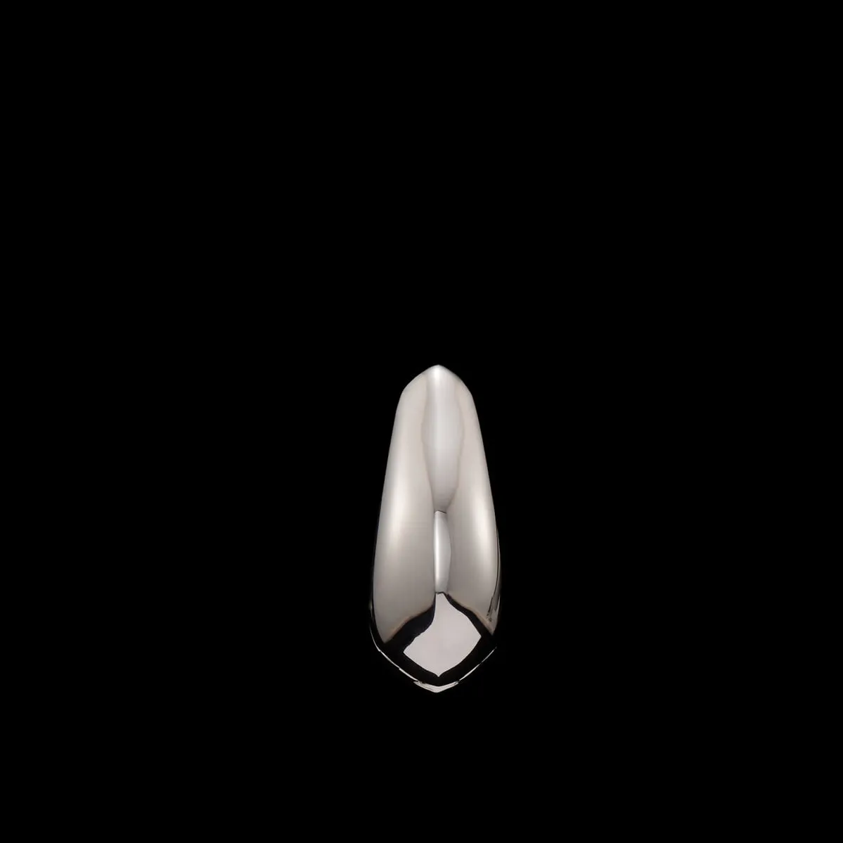 Maria Nilsdotter Maria Nilsdotter GT 19 EAB 00 OS chunky knife edge hoop 25mm sil 0x1500 hos Jarl Sandin hos Jarl Sandin