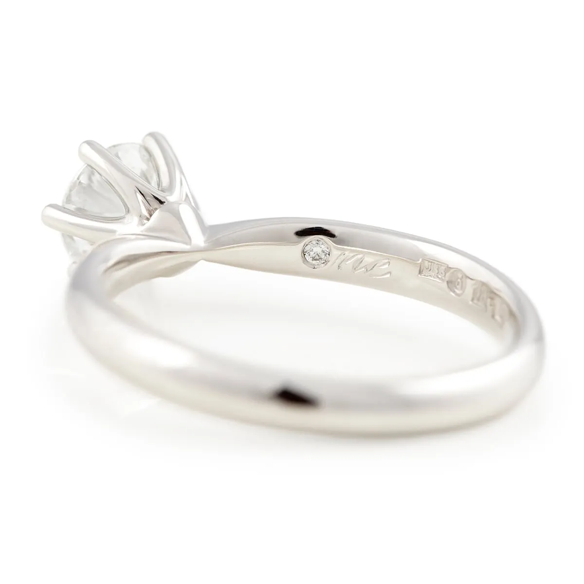 Sandin-1956-One-Carat-Diamantring-solitar-med-gravyr-hos-Jarl-Sandin_3774