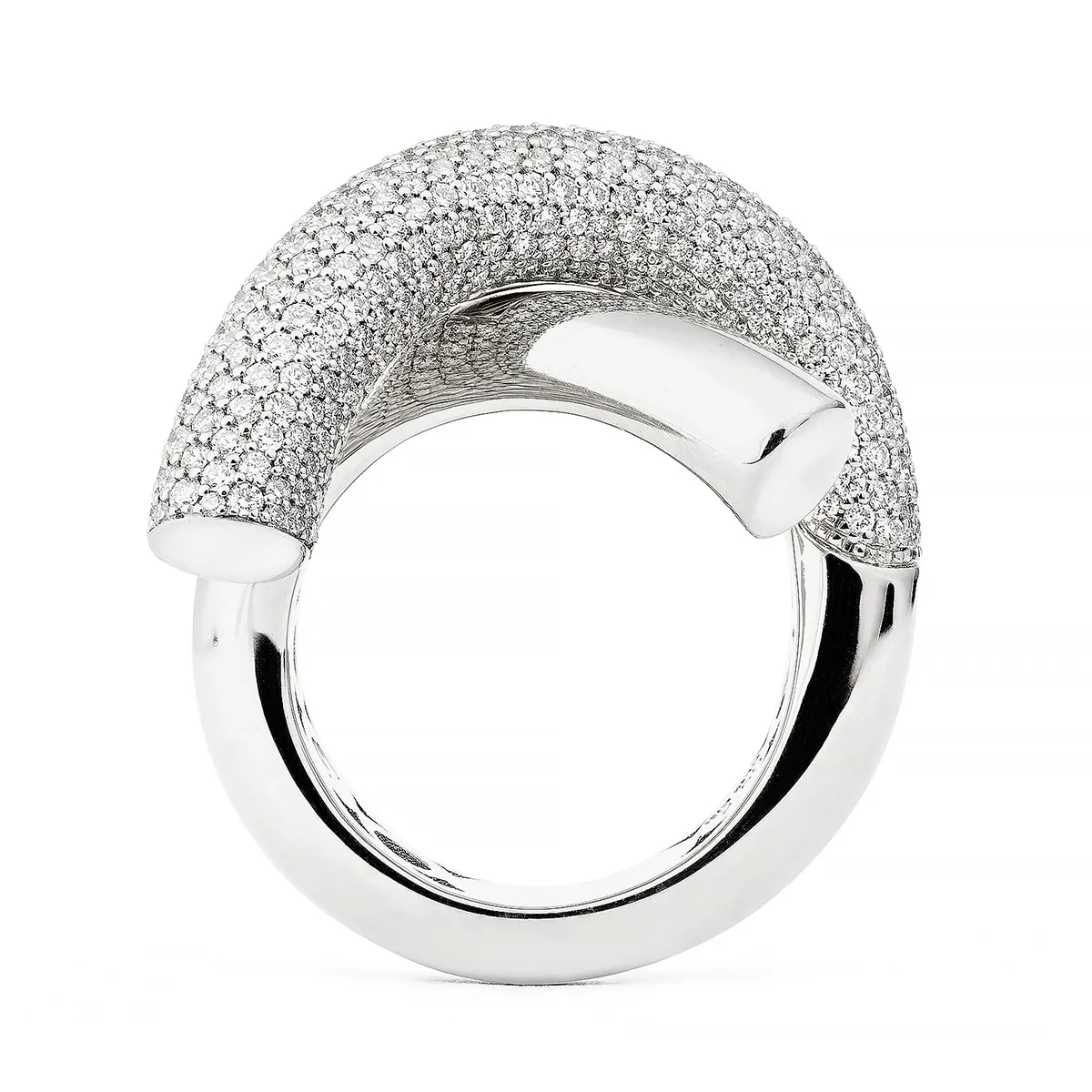 Engelbert_CrossLoop_half_side_white_hos_Jarl_Sandin