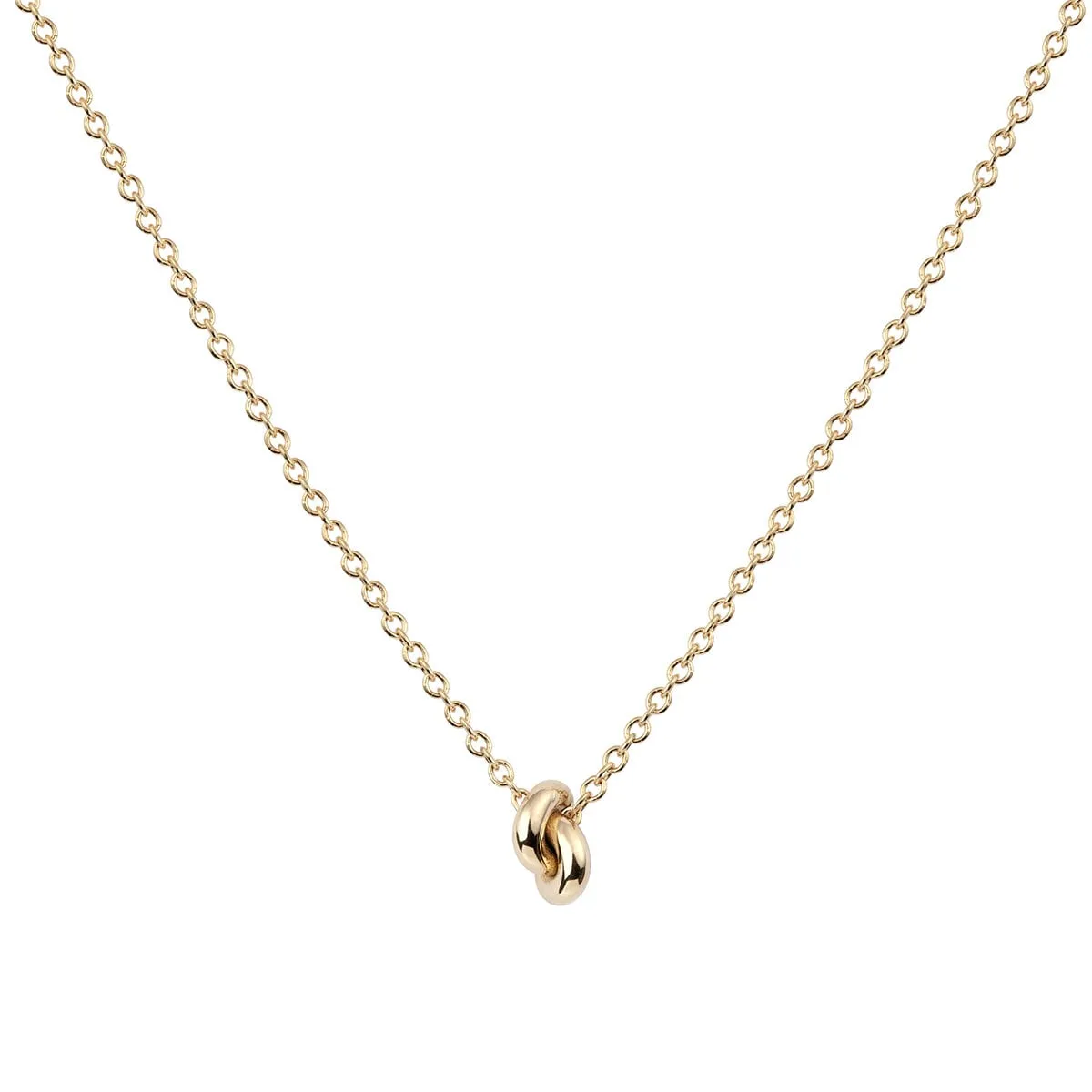 Engelbert_the-legacy-knot-13320000_mini-necklace-gold-2-scaled_kopiera_hos_Jarl_Sandin