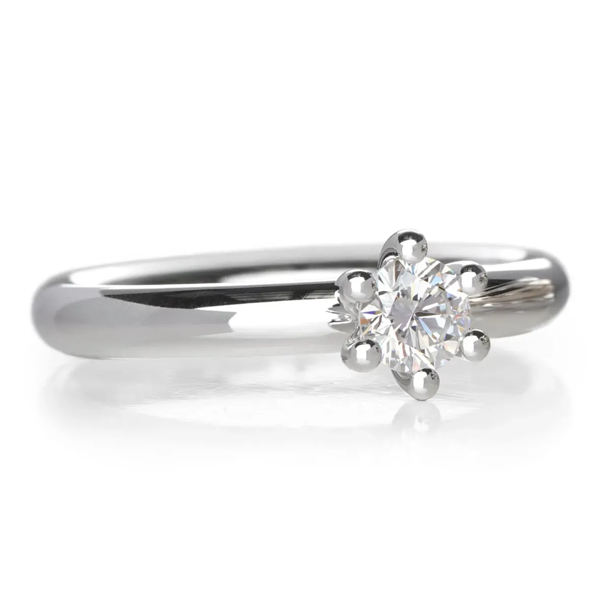 Sandin_1956_Dahlia_ring_vigselring_med_diamant_hos_Jarl_Sandin_5044