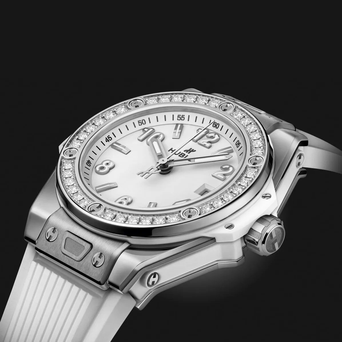 Hublot-big-bang-one-click-steel-white-diamonds-33-mm-485.SE.2010.RW.1204_v2_hos_Jarl_Sandin