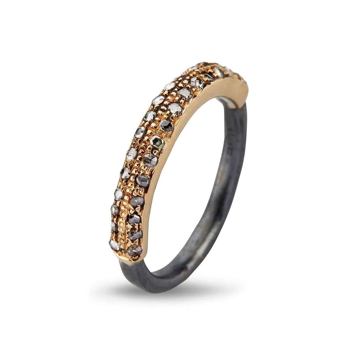By_Birdie_50110260_Ring_Victoria_Plain_pave_hos_Jarl_Sandin