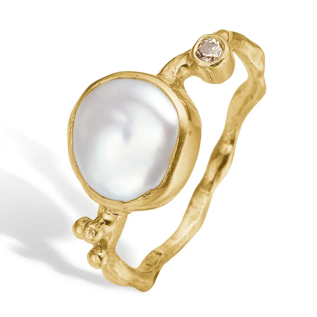 By_Birdie_50110347P_Ring_Zenith_White_Keshi_hos_Jarl_Sandin