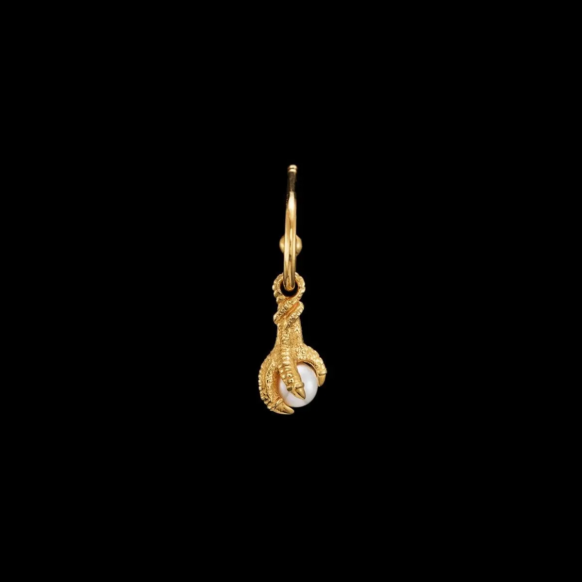 Maria_Nilsdotter_CP-03-EAC-30-OS-tiny-claw-pearl-earring-frontt-gps_kopiera_hos_Jarl_Sandin