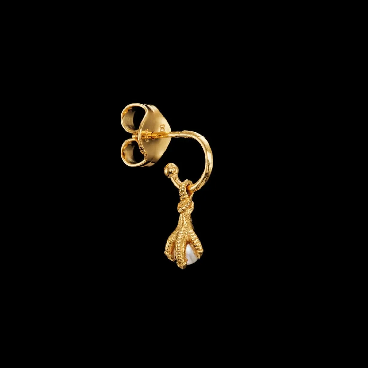 Maria_Nilsdotter_CP-03-EAC-30-OS-tiny-claw-pearl-earring-side-gps_kopiera_hos_Jarl_Sandin