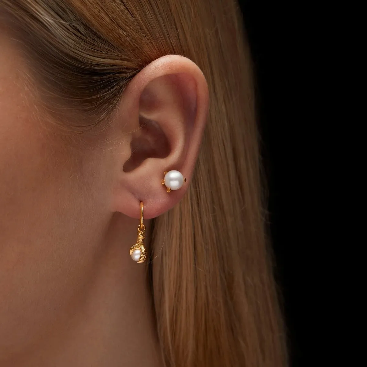 Maria_Nilsdotter_tiny-CP-03-EAC-30-OS_claw-pearl-earring-gold-model_kopiera_hos_Jarl_Sandin