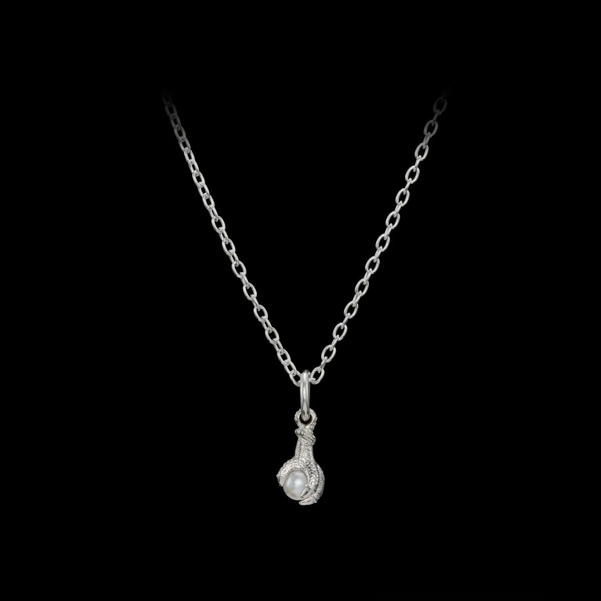 Maria_Nilsdotter_CP-04-NEB-30-OS_tiny-claw-pearl-necklace-sil_kopiera_hos_Jarl_Sandin