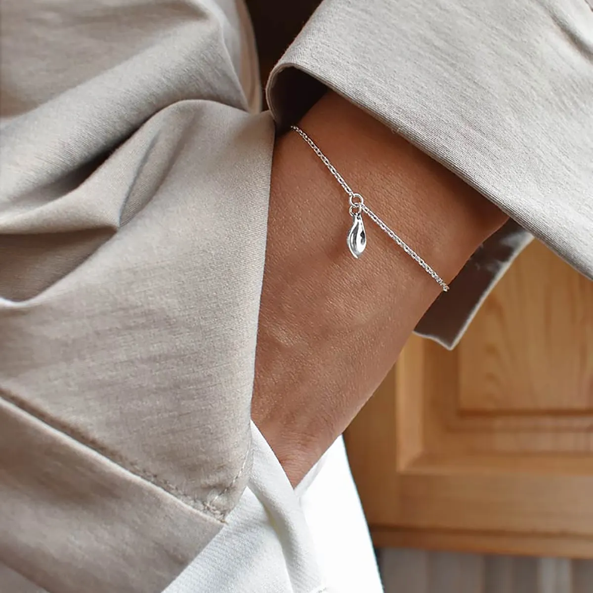 Gaias-Grace-drop-bracelet-01