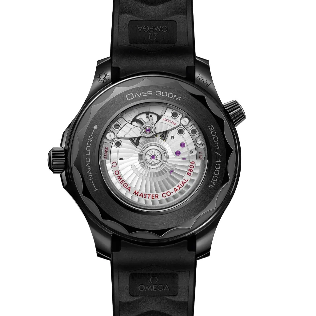 Omega_Seamaster_Professional_Diver_300M_210.92.44.20.01.003_v2_hos_Jarl_Sandin