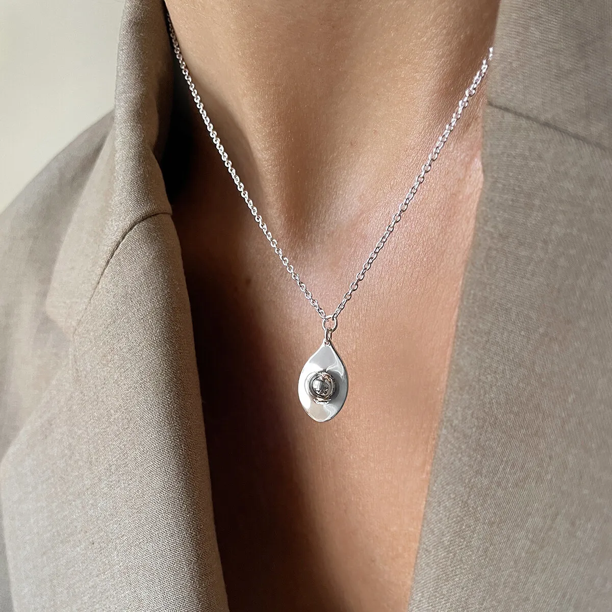 Drakenberg_Sjolin_ELM-N1S451-S_Elm_small_necklace_01_kopiera_hos_Jarl_Sandin
