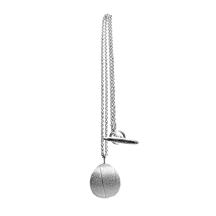 Drakenberg-Sjolin-Leaf-Single-Necklace-LEF-N1S441-S-Hos-Jarl-Sandin_4927