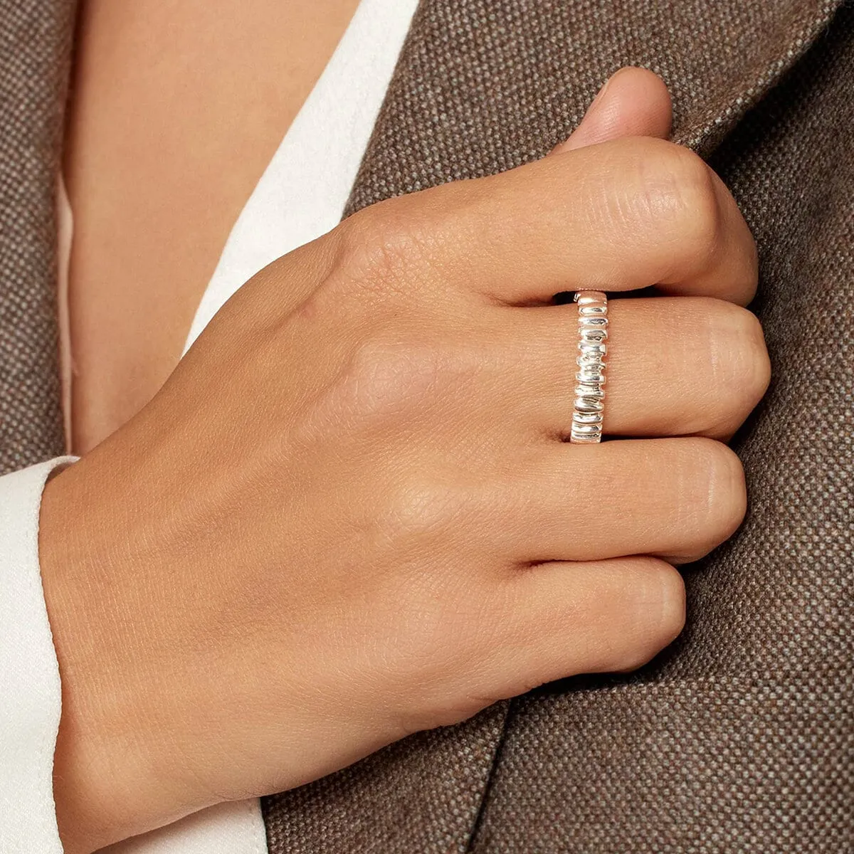 Drakenberg_Sjolin_Les-Roches-LRS-R1S1-drop-ring-03-kopiera_hos_Jarl_Sandin