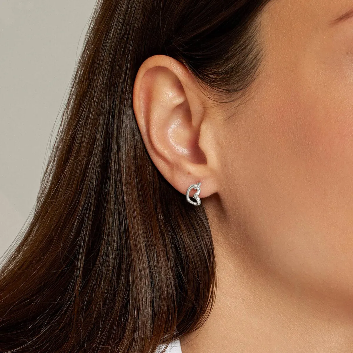 Drakenberg_Sjolin_Love-Vibe-LVE-LVE-E14S00-S-E14S00-S-drop-studs-01-kopiera_hos_Jarl_Sandin