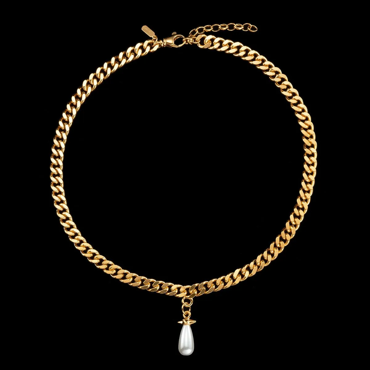 Maria_Nilsdotter_MD-02-NEC-63-Chunky_Chain_Drop_Pearl_Necklace_hos_Jarl_Sandin