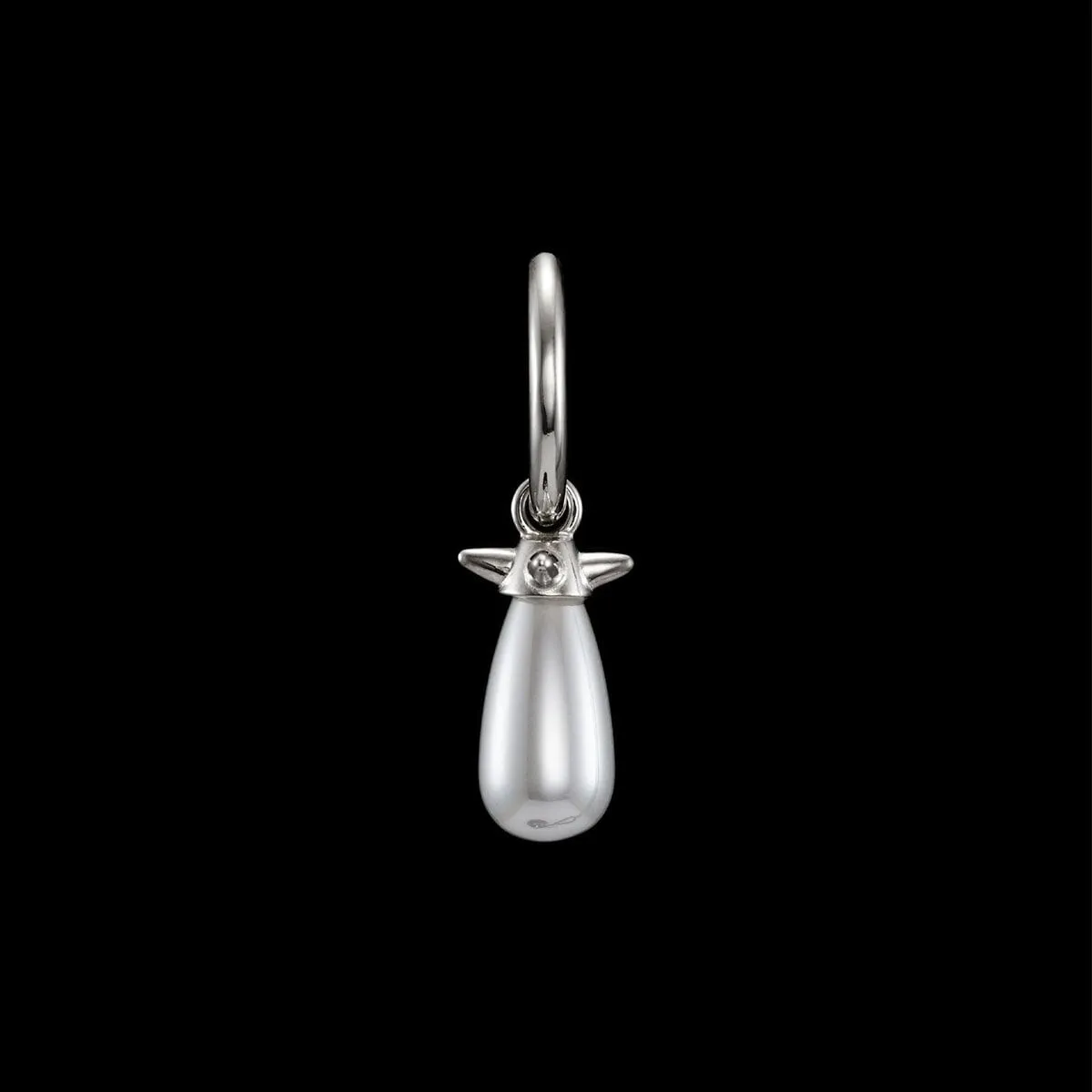 Maria_Nilsdotter_MD-17-EAB-63-pearl-tear-earring-s-front-original_kopiera_hos_Jarl_Sandin