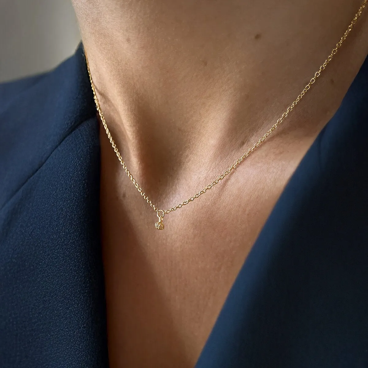 Drakenberg_Sjolin_NBD-N1S451-G_New_Bud_drop_necklace_gold_01_kopiera_hos_Jarl_Sandin