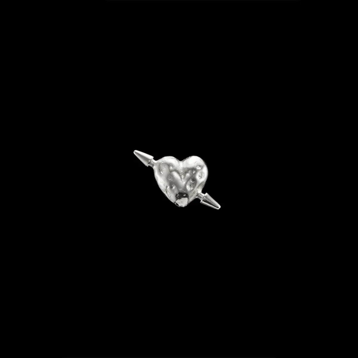 Maria_Nilsdotter_2-tuvstarrs-heart-ear-TH-06-EAB-00-OS-stud_kopiera_hos_Jarl_Sandin