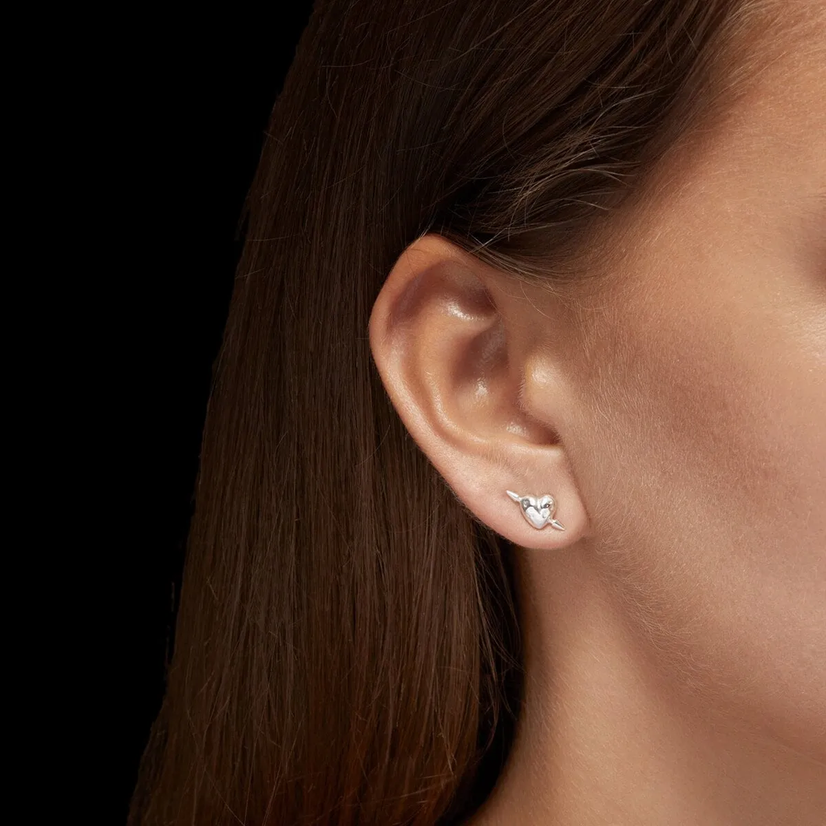 Maria_Nilsdotter_3-tuvstarrs-TH-06-EAB-00-OS-heart-ear-stud_kopiera_hos_Jarl_Sandin