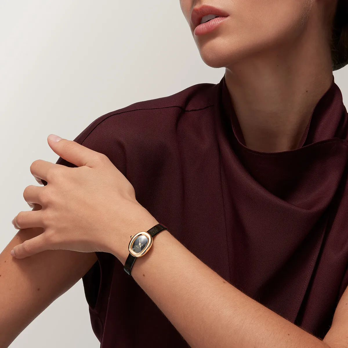 Cartier_Baignoire_Watch_WGBA0040_5_hos_Jarl_Sandin