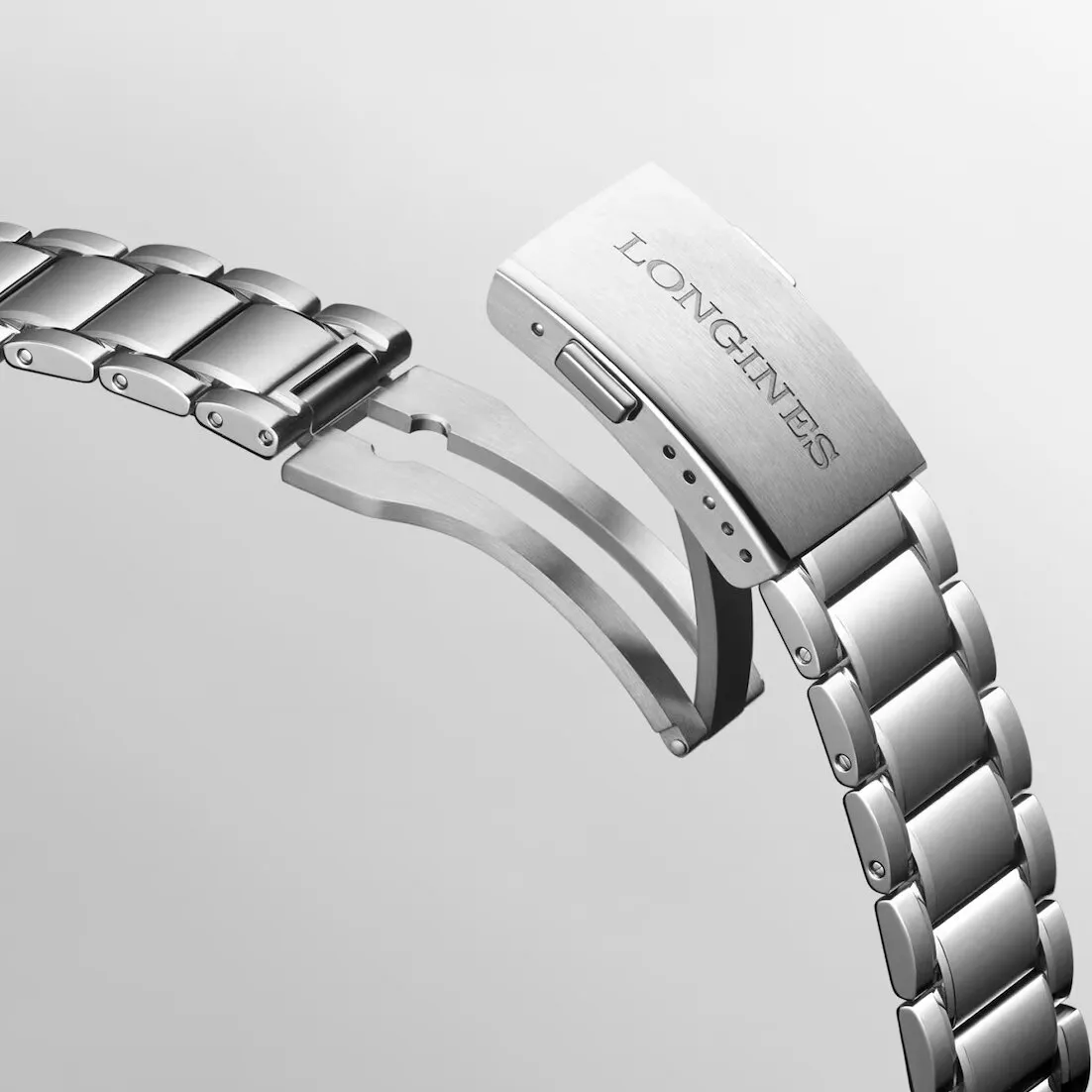 Longines_Spirit_Zulu_Time_L38025536_6_hos_Jarl_Sandin