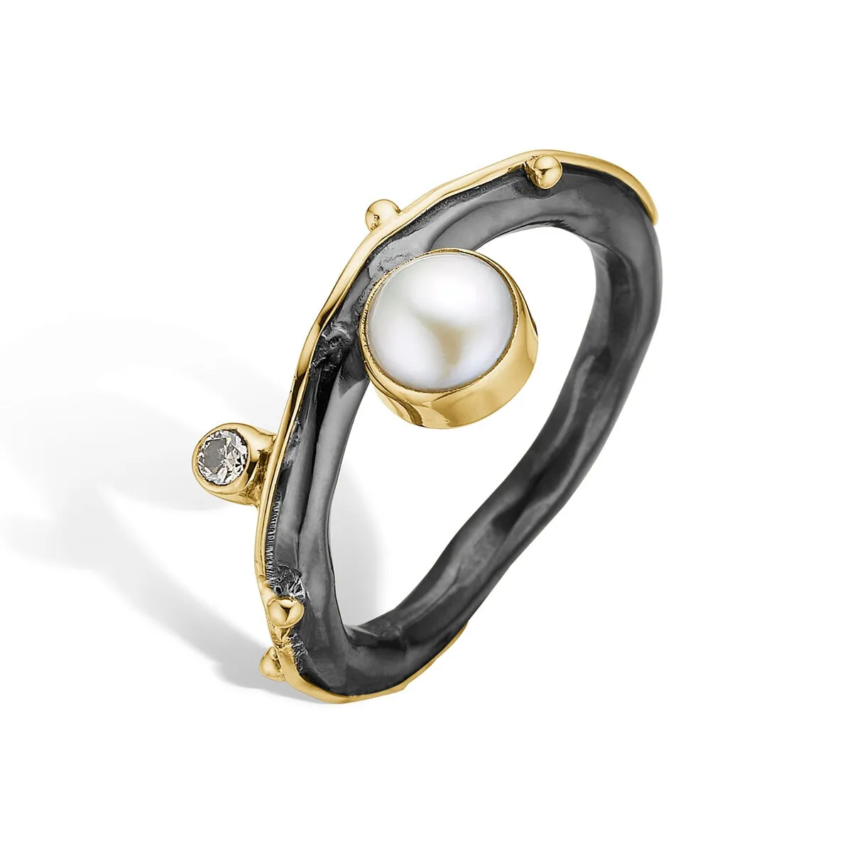 By_Birdie_50110315_Ring-Louise-Pearl_20220816_hos_Jarl_Sandin