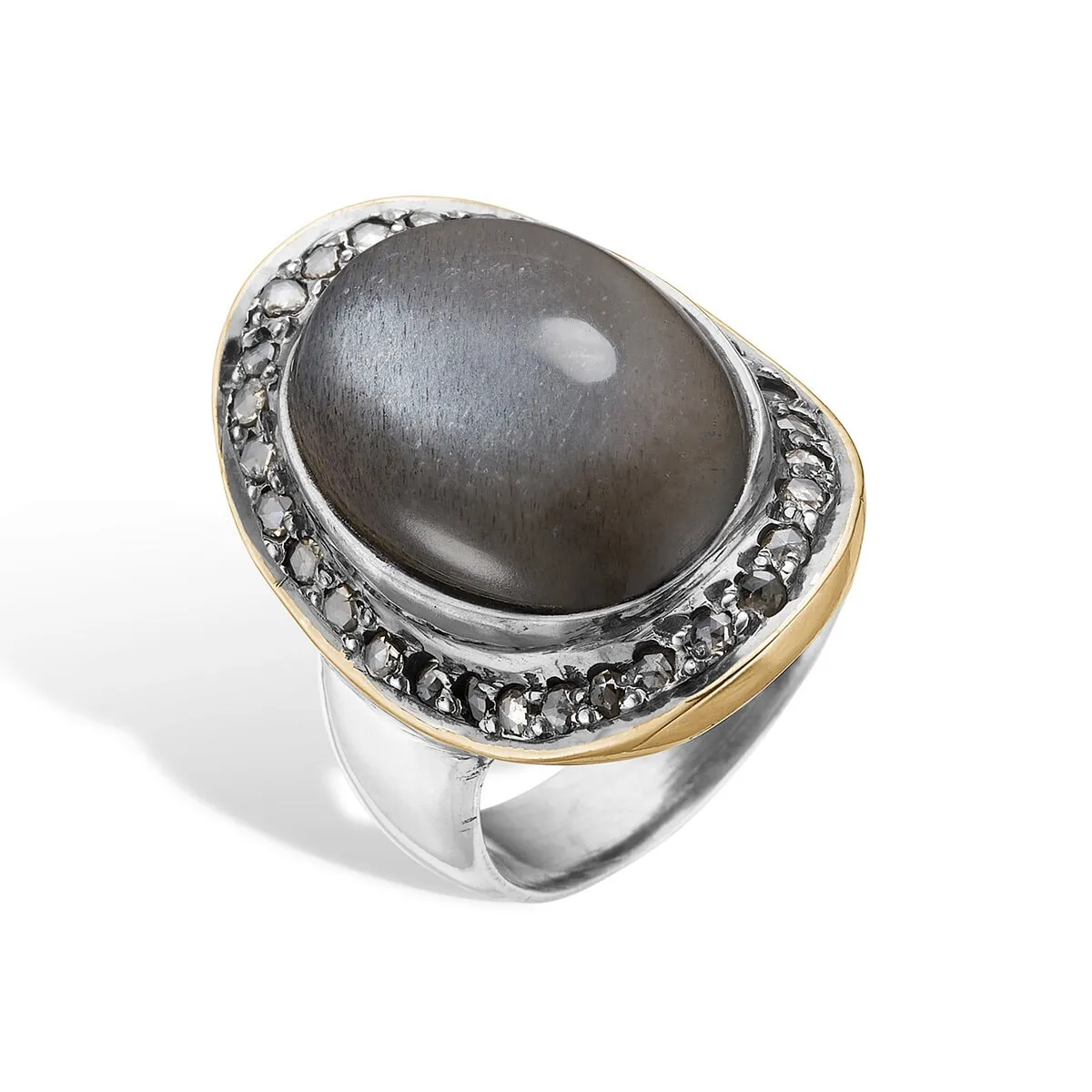 By_Birdie_50110321C_Ring-Corso-BoHo-Grey-Moon_20220816_hos_Jarl_Sandin