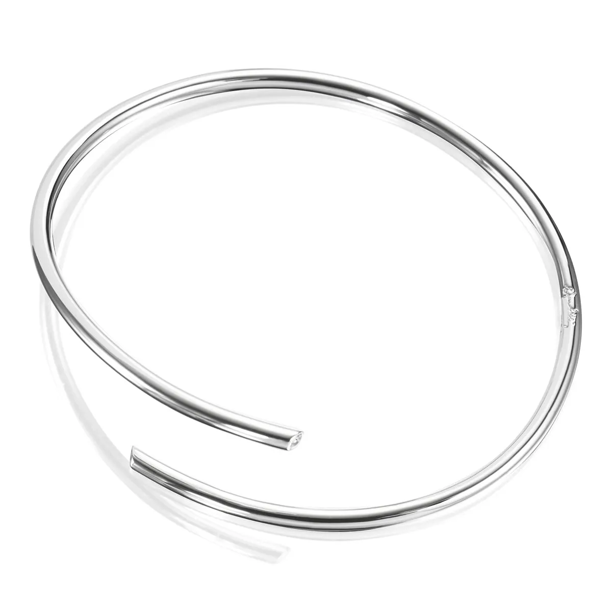 Efva_Attling_smycken_Hug-Cuff-14-100-01599(1)_hos_Jarl_Sandin