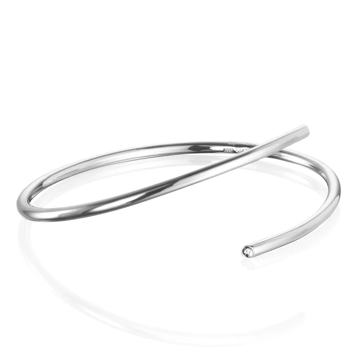 Efva_Attling_smycken_Hug-Cuff-14-100-01599(2)_hos_Jarl_Sandin