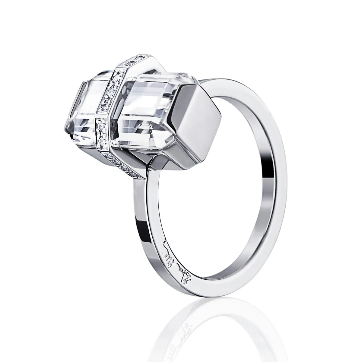 Efva_Attling_smycken_Little-Bend-Over-Ring---Crystal-Quartz-13-102-01055(1)_hos_Jarl_Sandin