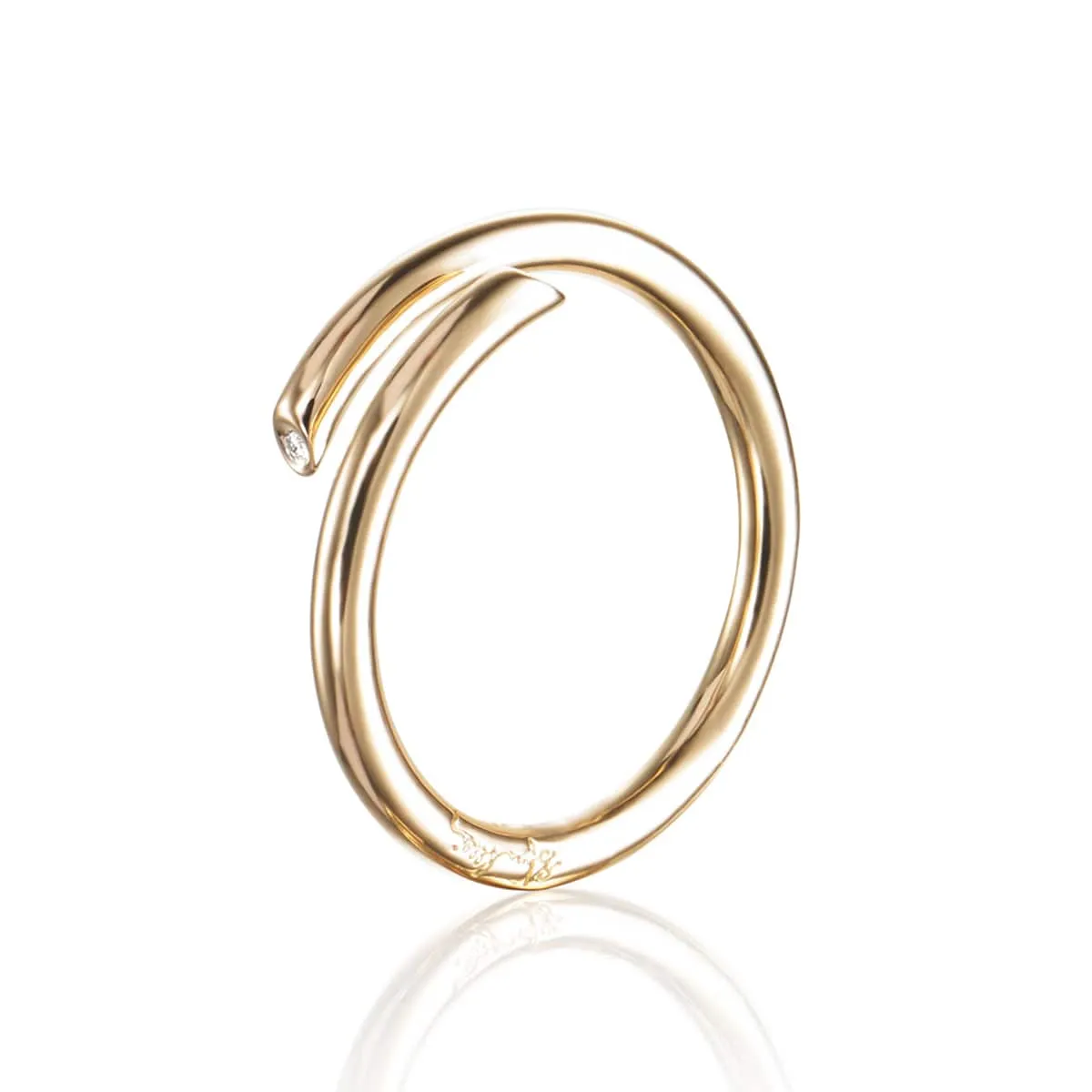 Efva_Attling_smycken_Hug-Ring-13-101-01613(1)_hos_Jarl_Sandin
