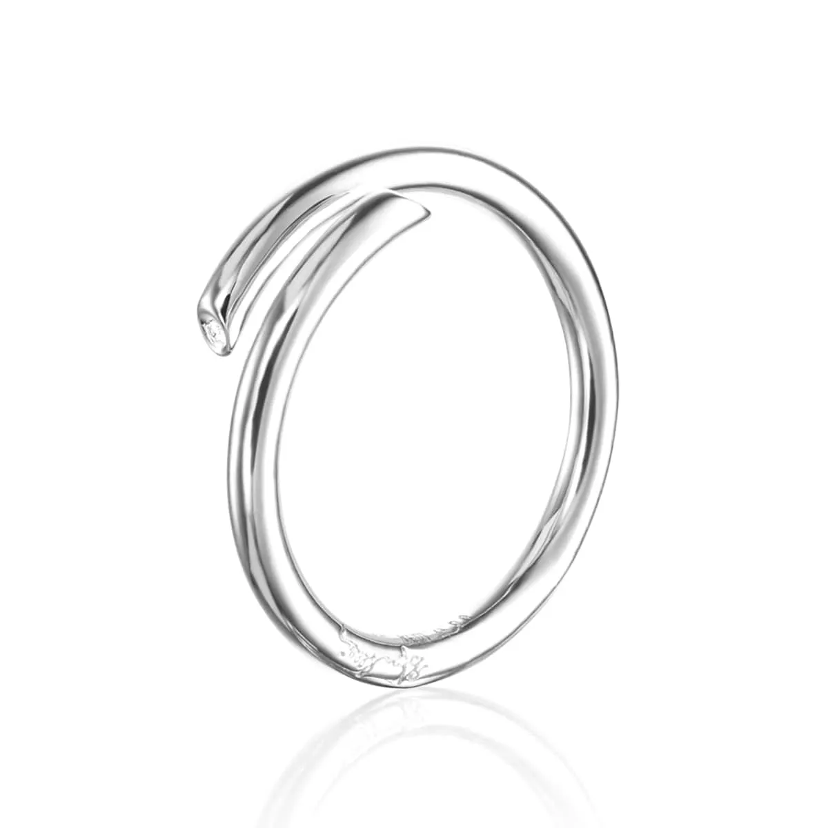 Efva_Attling_smycken_Hug-Ring-13-100-01600-(1)_hos_Jarl_Sandin