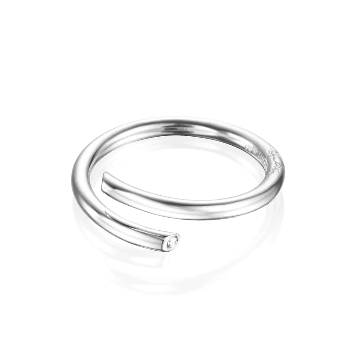 Efva_Attling_smycken_Hug-Ring-13-100-01600-(2)_hos_Jarl_Sandin