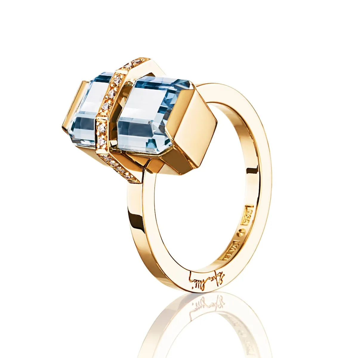 Efva_Attling_smycken_Little-Bend-Over-Ring---Aquamarine-13-101-01043(1)_hos_Jarl_Sandin