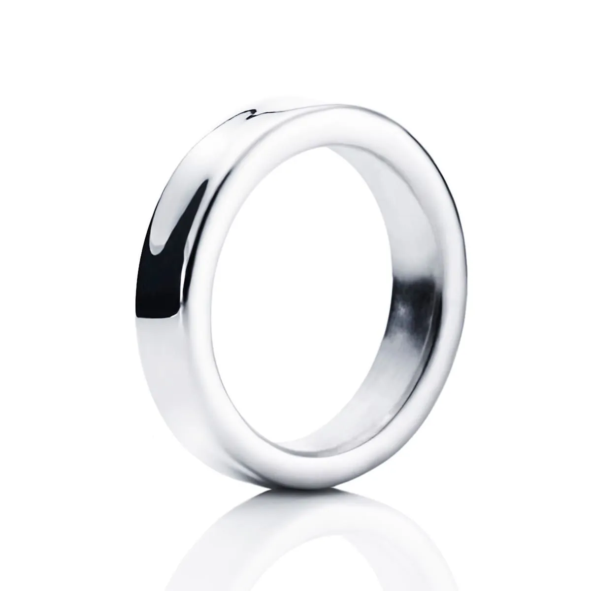 Efva_Attling_smycken_Moonwalk-Ring-13-100-00536(1)_hos_Jarl_Sandin
