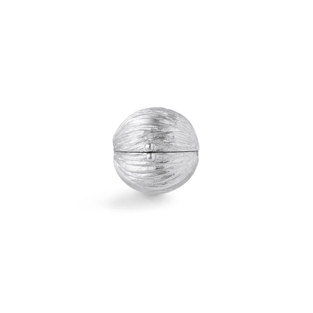 Ole_Lynggaard_Clasp_Globe_Large_White-Gold_B1766-501_hos_Jarl_Sandin