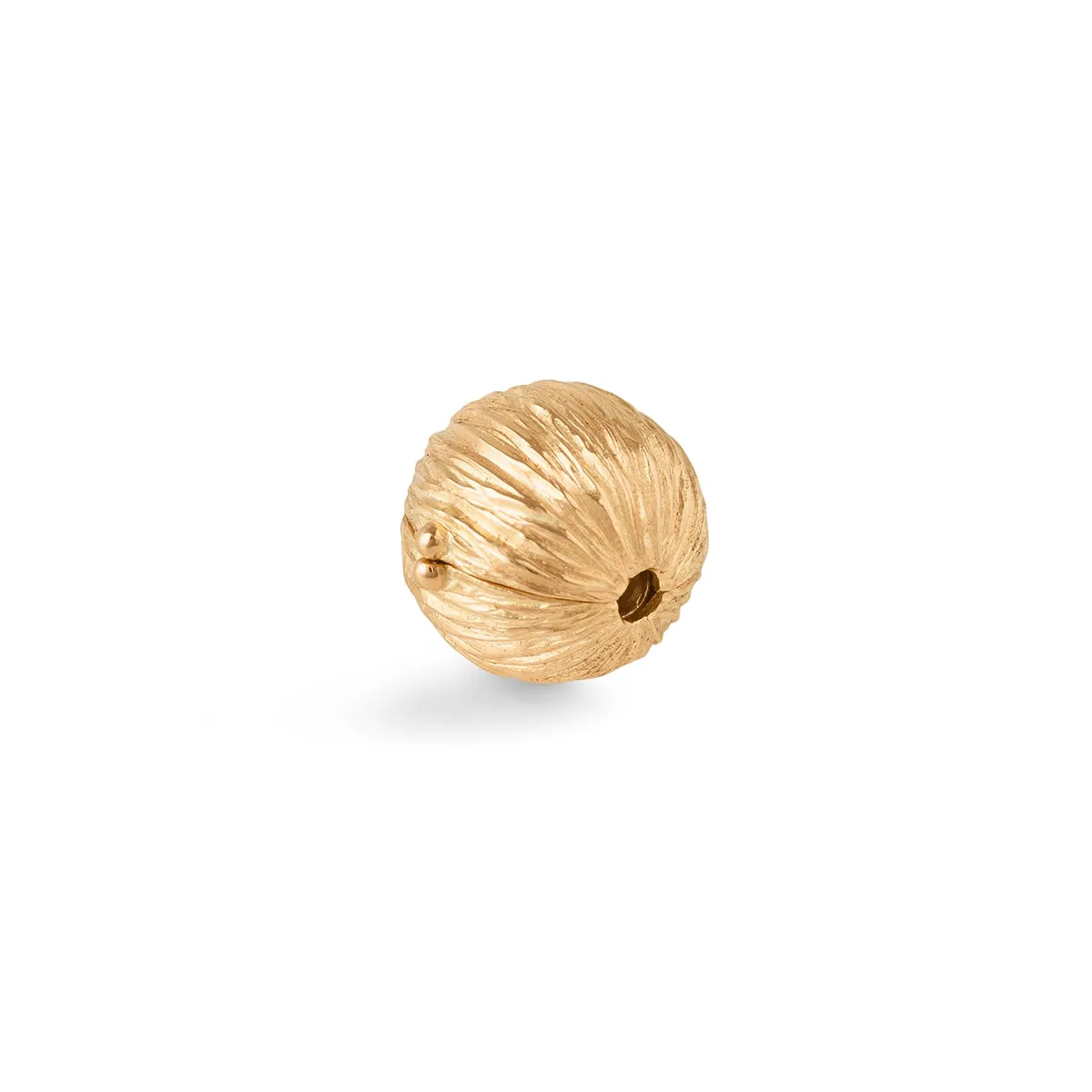 Ole_Lynggaard_Clasp_Globe_Large_Yellow-Gold2_B1766-401_hos_Jarl_Sandin