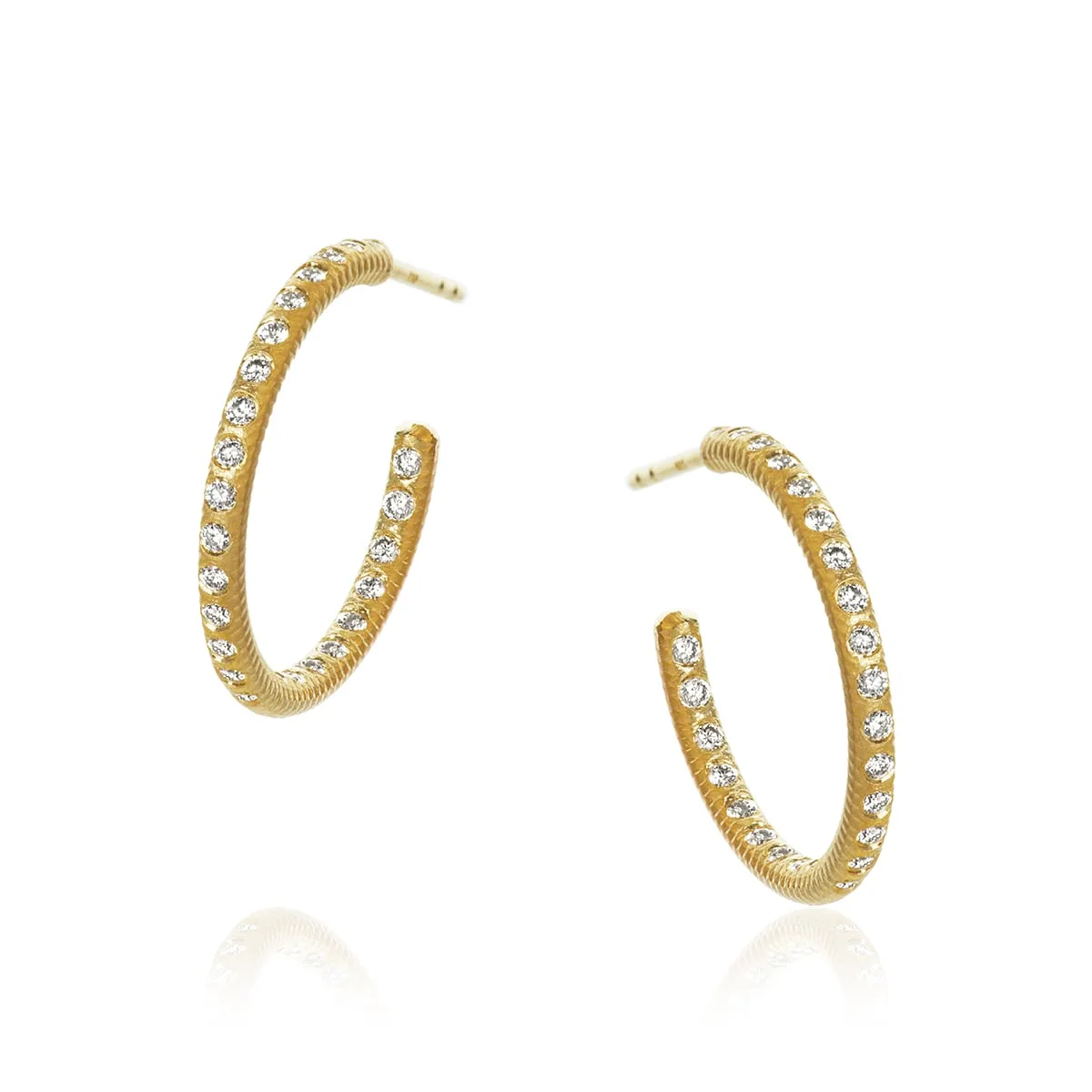 Dulong--Fine-Jewelry_Esme_Diamantorhangen-i-Guld_ESM1-A2530_hos_Jarl_Sandin