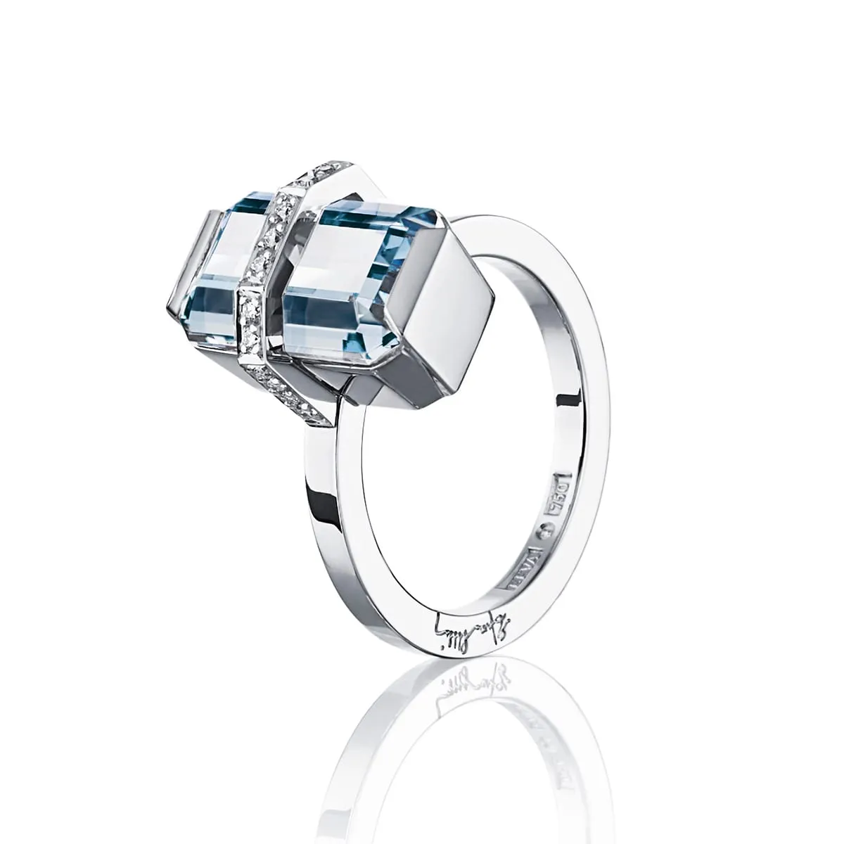 Efva_Attling_smycken_Little-Bend-Over-Ring---Aquamarine-13-102-01043(1)_hos_Jarl_Sandin