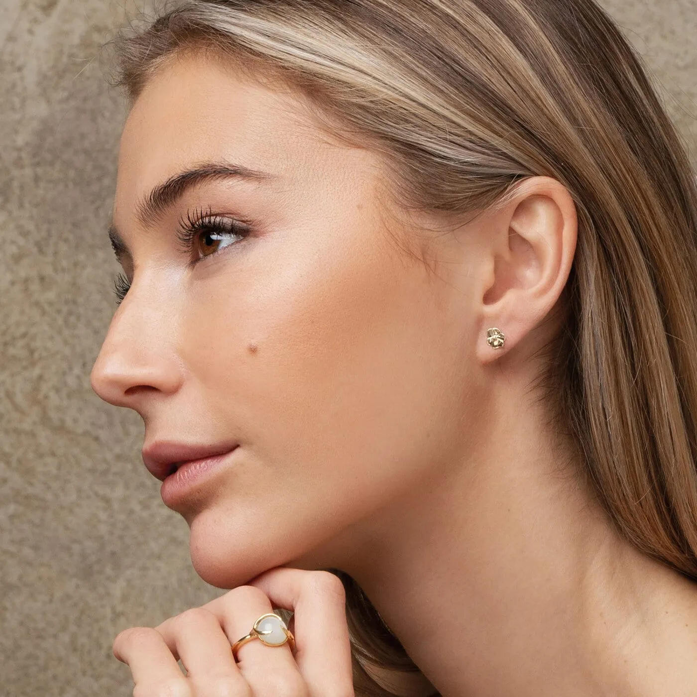 Victoria_Skoglund_Efva-Attling_pense-ear-gold-plated-silver-efva-attling_12-108-02352_2